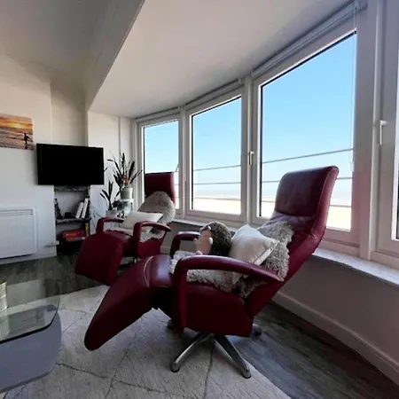 Apartment With Stunning Sea View